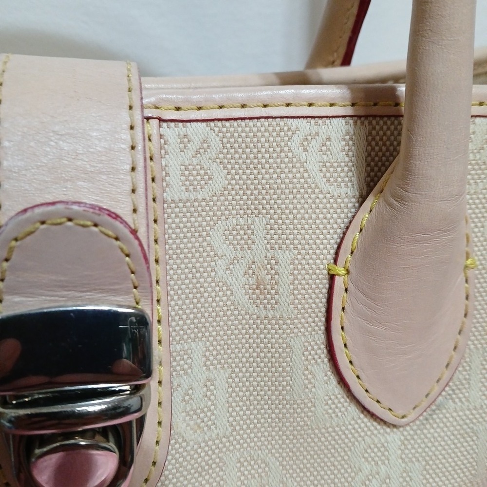 Dooney & Bourke Classic Ivory Satchel Push Lock Detachable Strap Vintage Y2K - Picture 3 of 16
